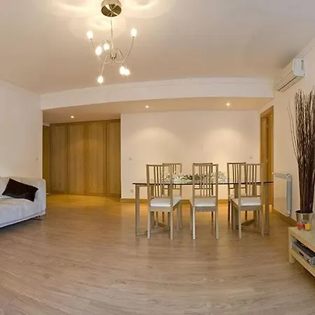 Apartmán Lovely 2 Bed Family With Pool *