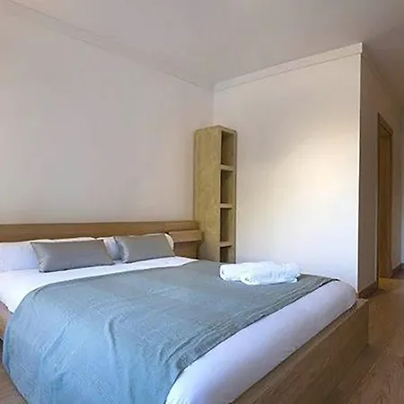 Lovely 2 Bed Family With Pool Alcabideche